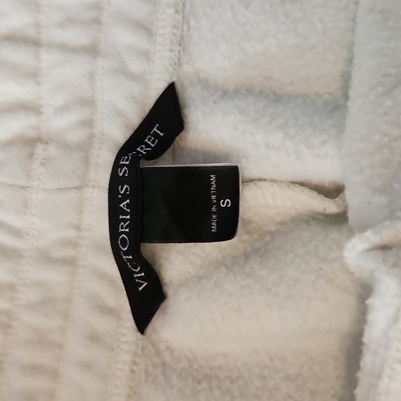 Victoria's Secret oversized pajama top and relaxed fit joggers set - Picture 9 of 11